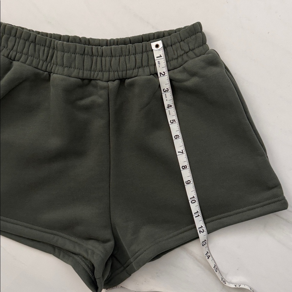 NEW Women’s PARKE 
Fleece Sweatshorts in Hunter Green 
Size XS - Picture 4 of 8